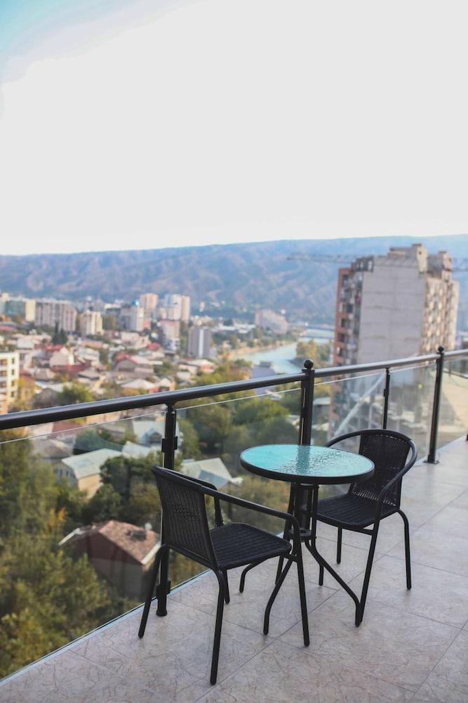 L Plaza Hotel Tbilisi Exterior foto