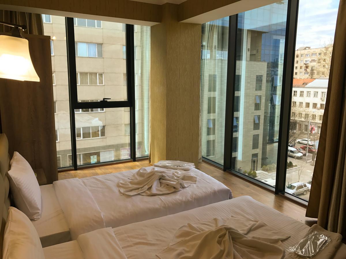 L Plaza Hotel Tbilisi Exterior foto