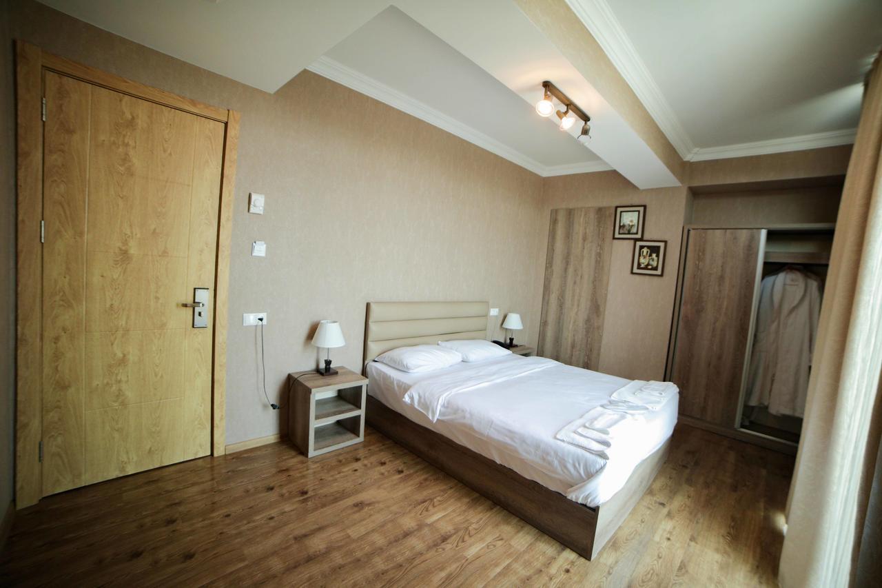 L Plaza Hotel Tbilisi Exterior foto