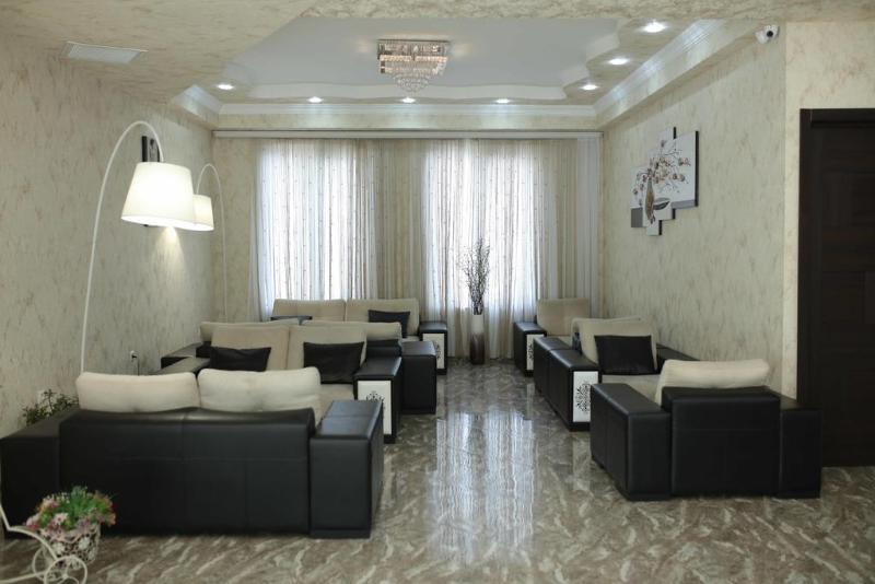 L Plaza Hotel Tbilisi Exterior foto